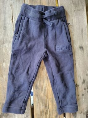 KITH KIDS SZ 2Y VGUC NAVY w/ logo joggers sweatpants W/ LOGO aplique